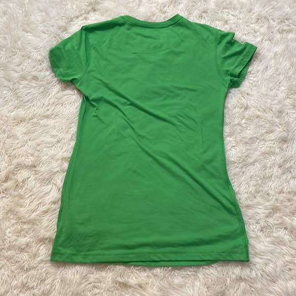 ⚽️🏀ADIDAS GREEN TEE • SIZE SMALL • VERY SMALL BLEACH STAINS ON FRONT LOWER🏀⚽️ - Picture 5 of 5